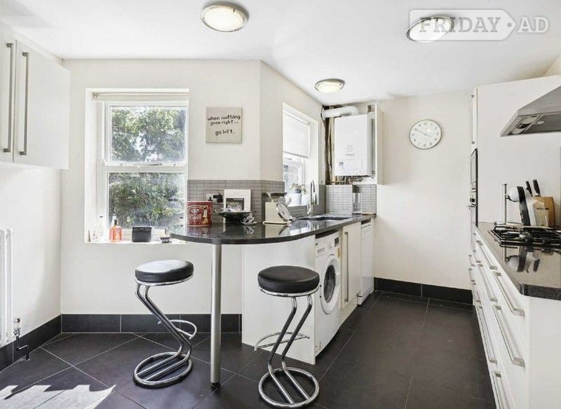LIGHT DOUBLE ROOM - EN-SUITE - ISLEWORTH