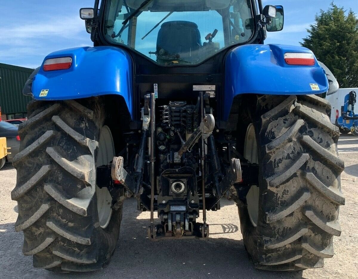 Farm Tractor  2011 NEW HOLLAND T6070 - Farm & Agricultural Vehicles in Greywell
