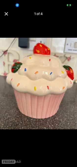 Large retro ceramic cupcake ornament/money box