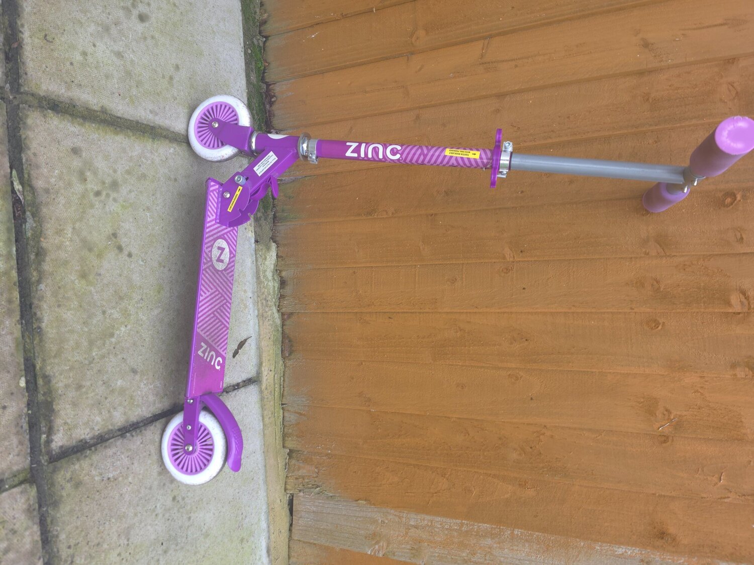 KIDS ZINC SCOOTER  FOLDS DOWN FOR EASY STOREAGE   £6 NO OFFERS  