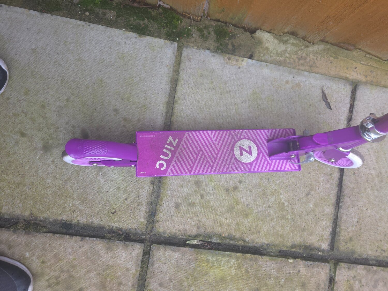 Westcliff-On-Sea KIDS ZINC SCOOTER  FOLDS DOWN FOR EASY STOREAGE   £6 NO OFFERS  