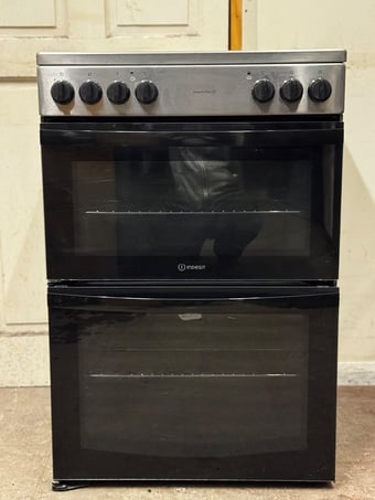 Indesit electirc cooker 60cm ceramic stainless steel 3 months war