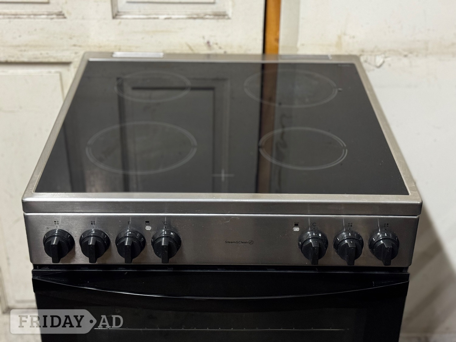 Romford Indesit electirc cooker 60cm ceramic stainless steel 3 months war