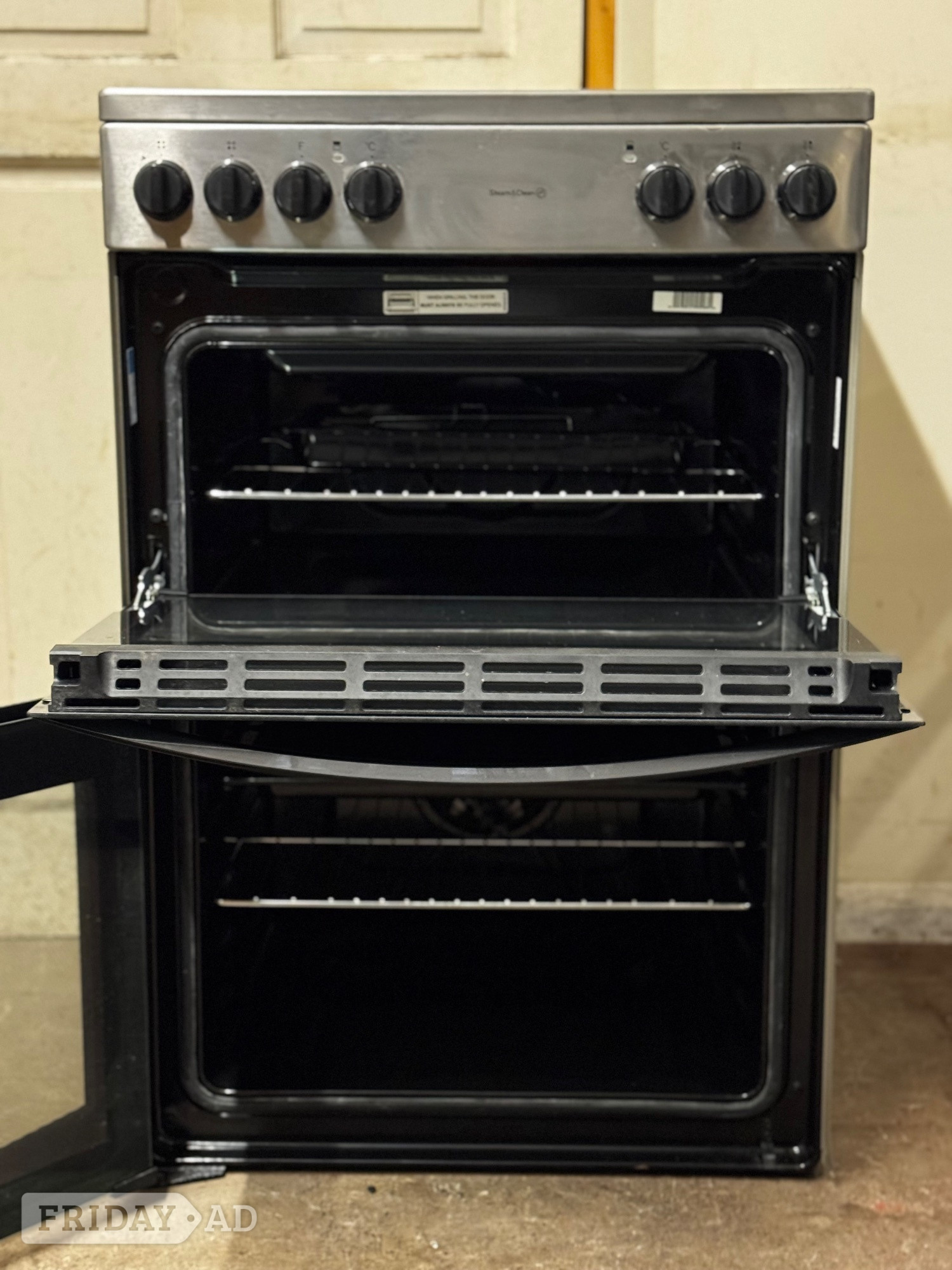 Indesit electirc cooker 60cm ceramic stainless steel 3 months war - Home Appliances in Romford