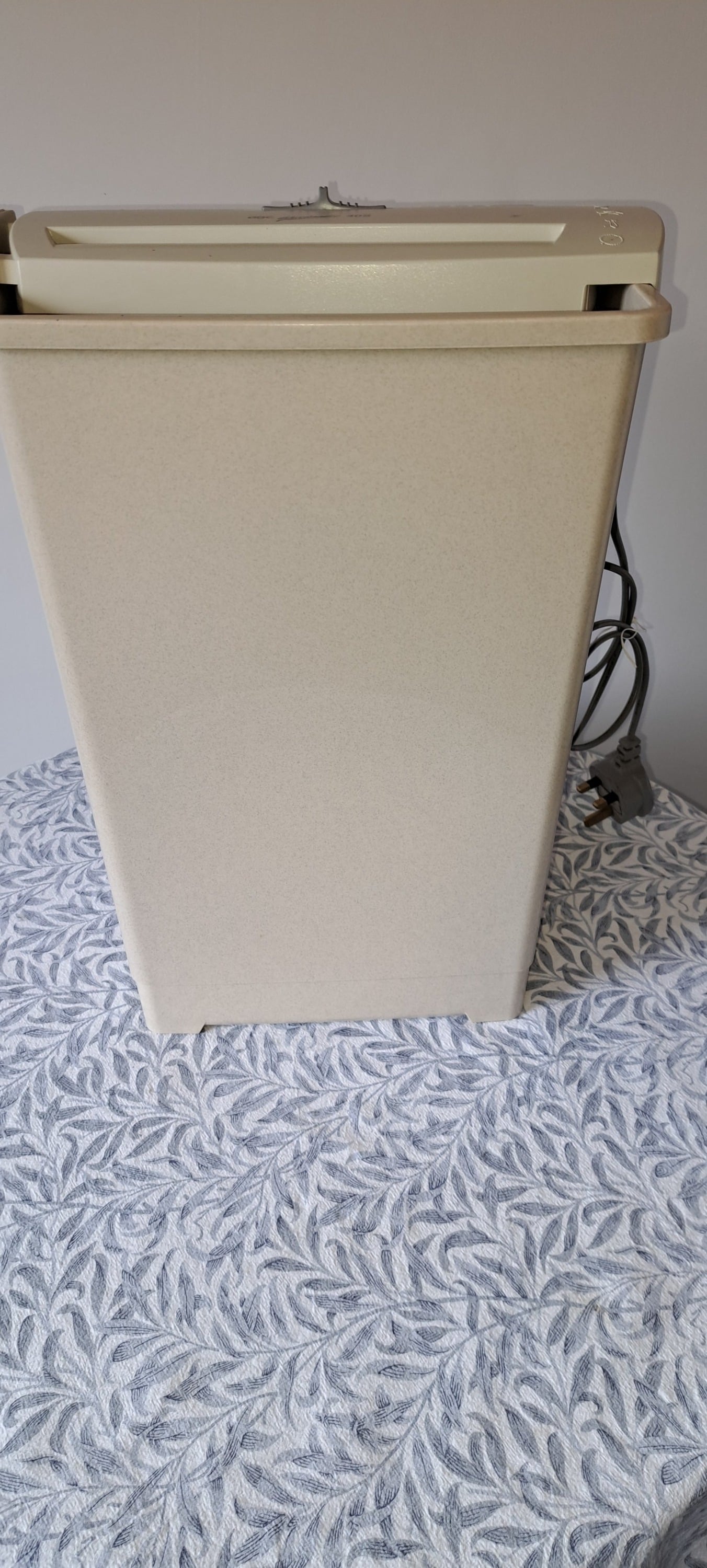 STANDARD PAPER SHREDDER GBC SHREDMASTER 40S FOR HOME OFFICE. USED