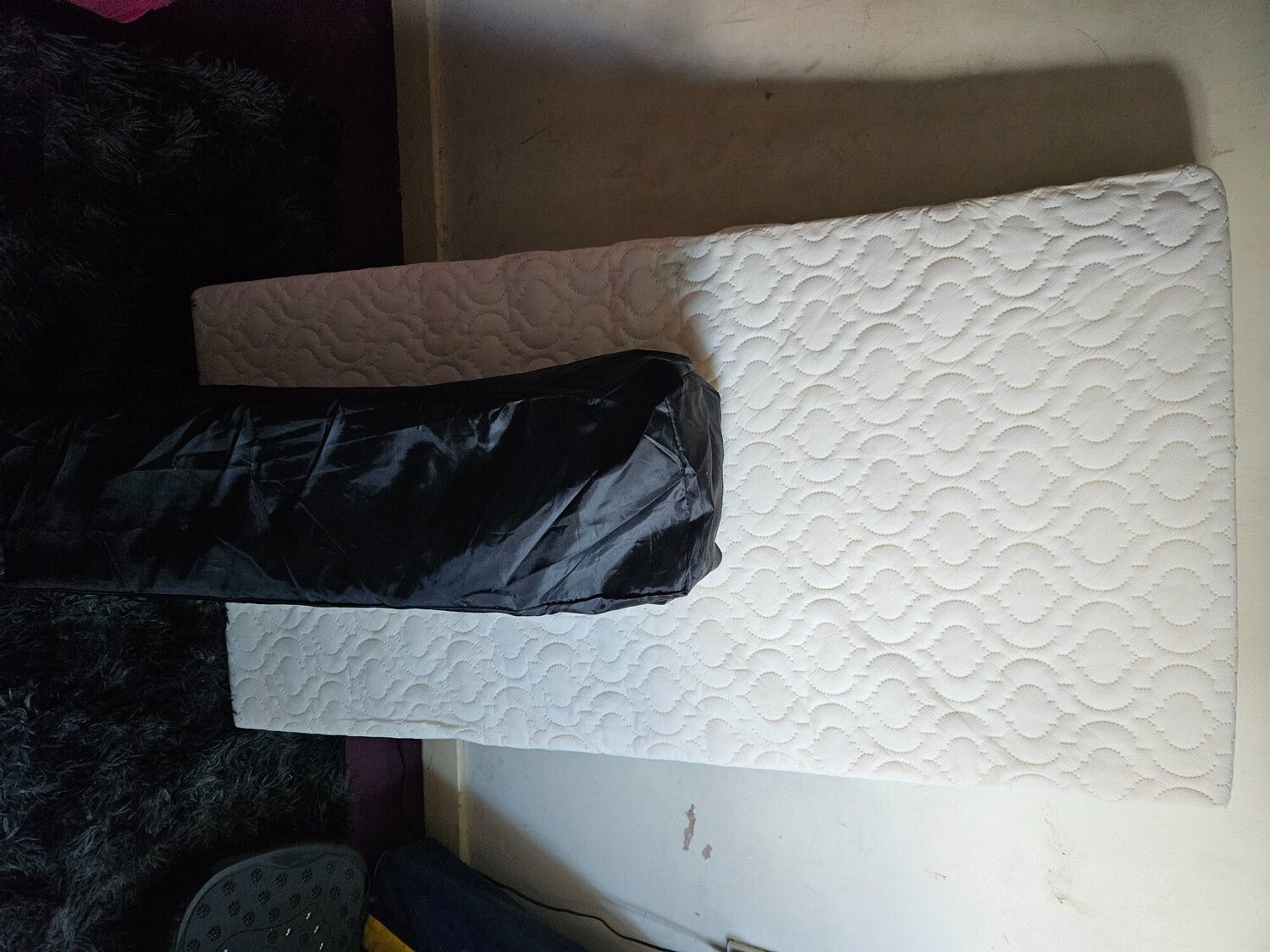 Travel cot with mattress