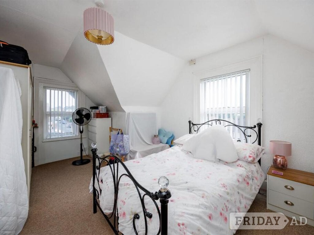 Three bedroom end of terrace property