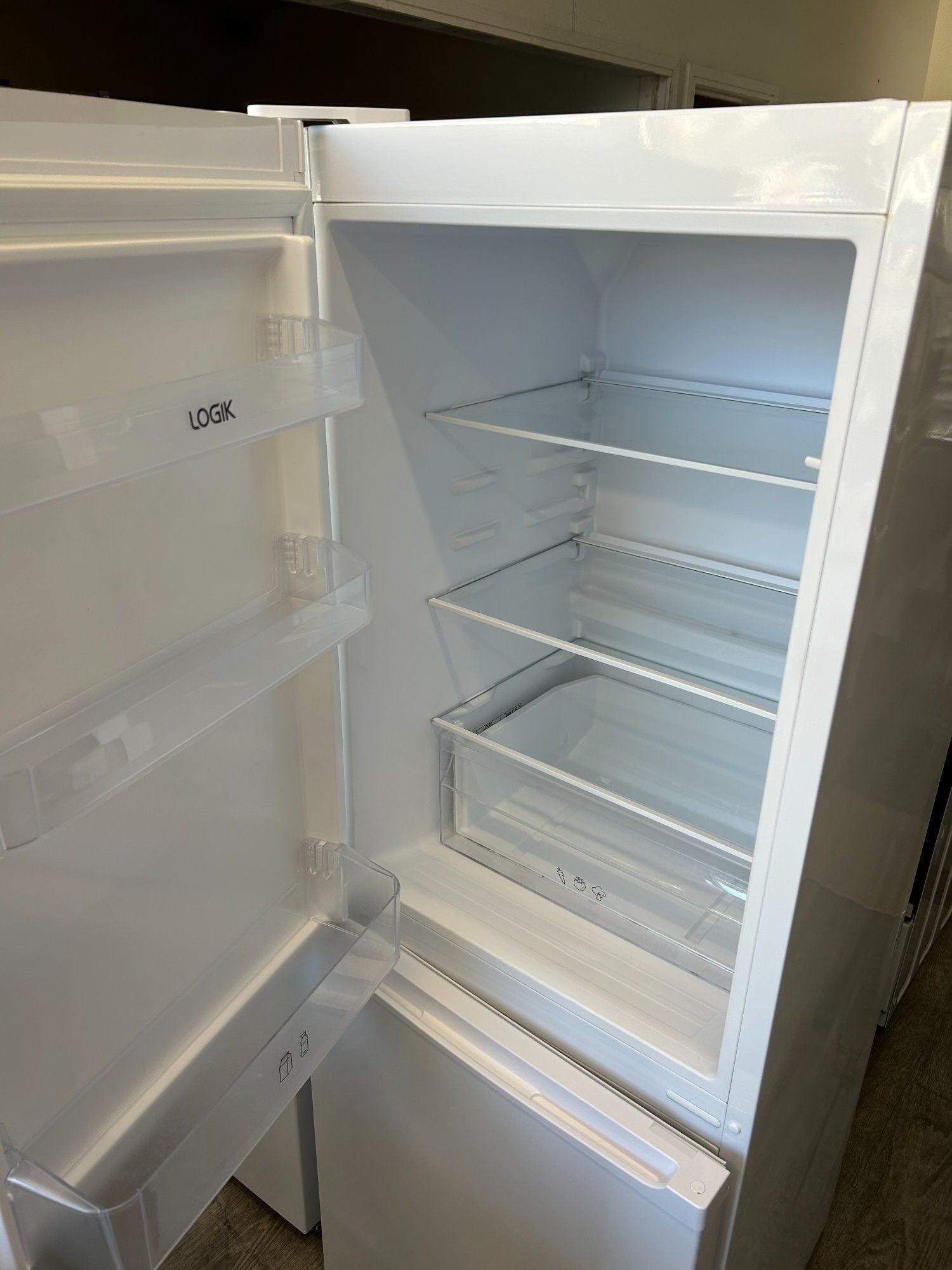 LOGIK 60/40 FRIDGE FREEZER