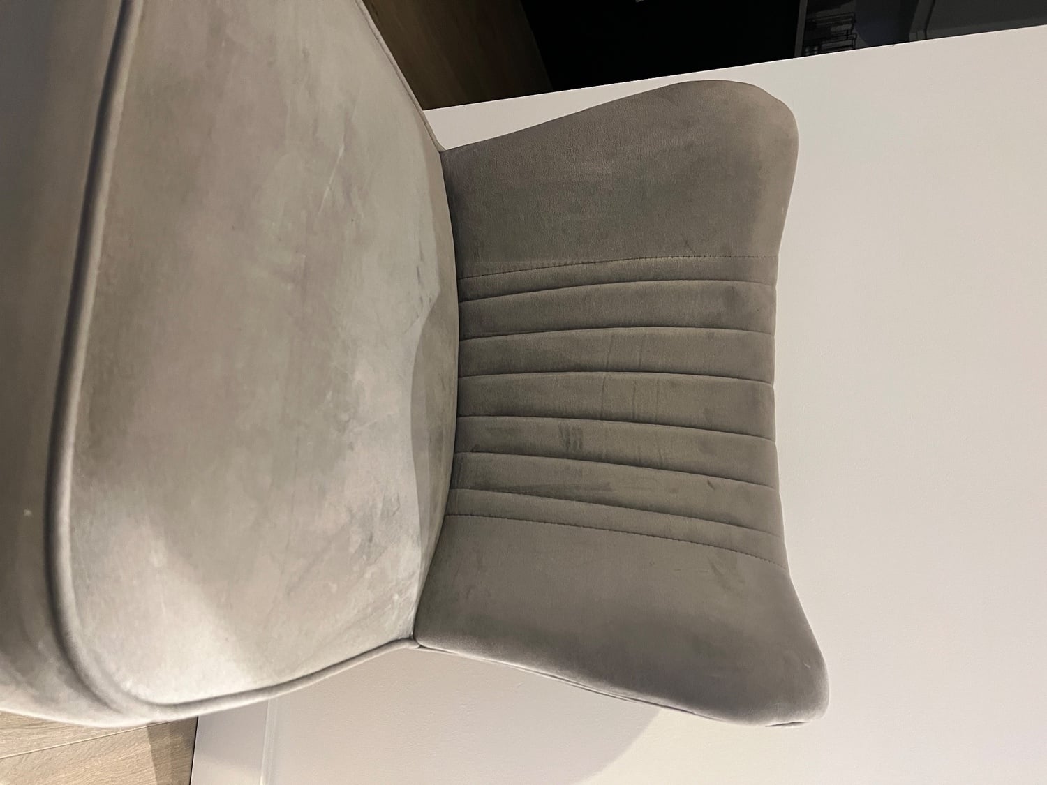 Dressing room chair 