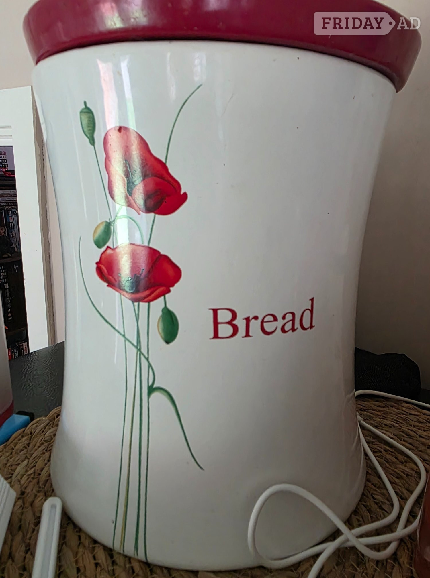 Bread bin with poppy 