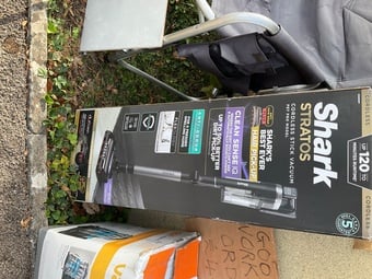 SHARK STRATOES CORDLESS STICK VACUUM 