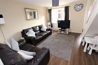 Modern 1-Bedroom Flat in Crawley Town Centre