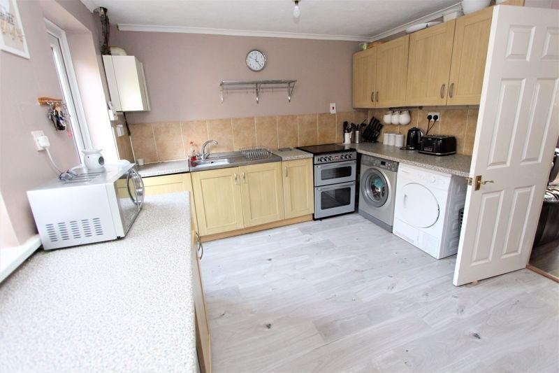 Modern 1-Bedroom Flat in Crawley Town Centre - Flats & Apartments in Crawley