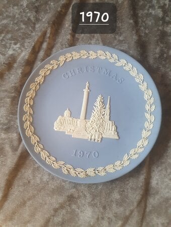 Set of 9 Wedgwood blue and white Jasperware Christmas plates p