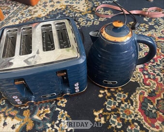Russell Hobs four slot toaster and kettle 