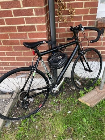 Adults Velocitor road bike with adjustable helmet and lock