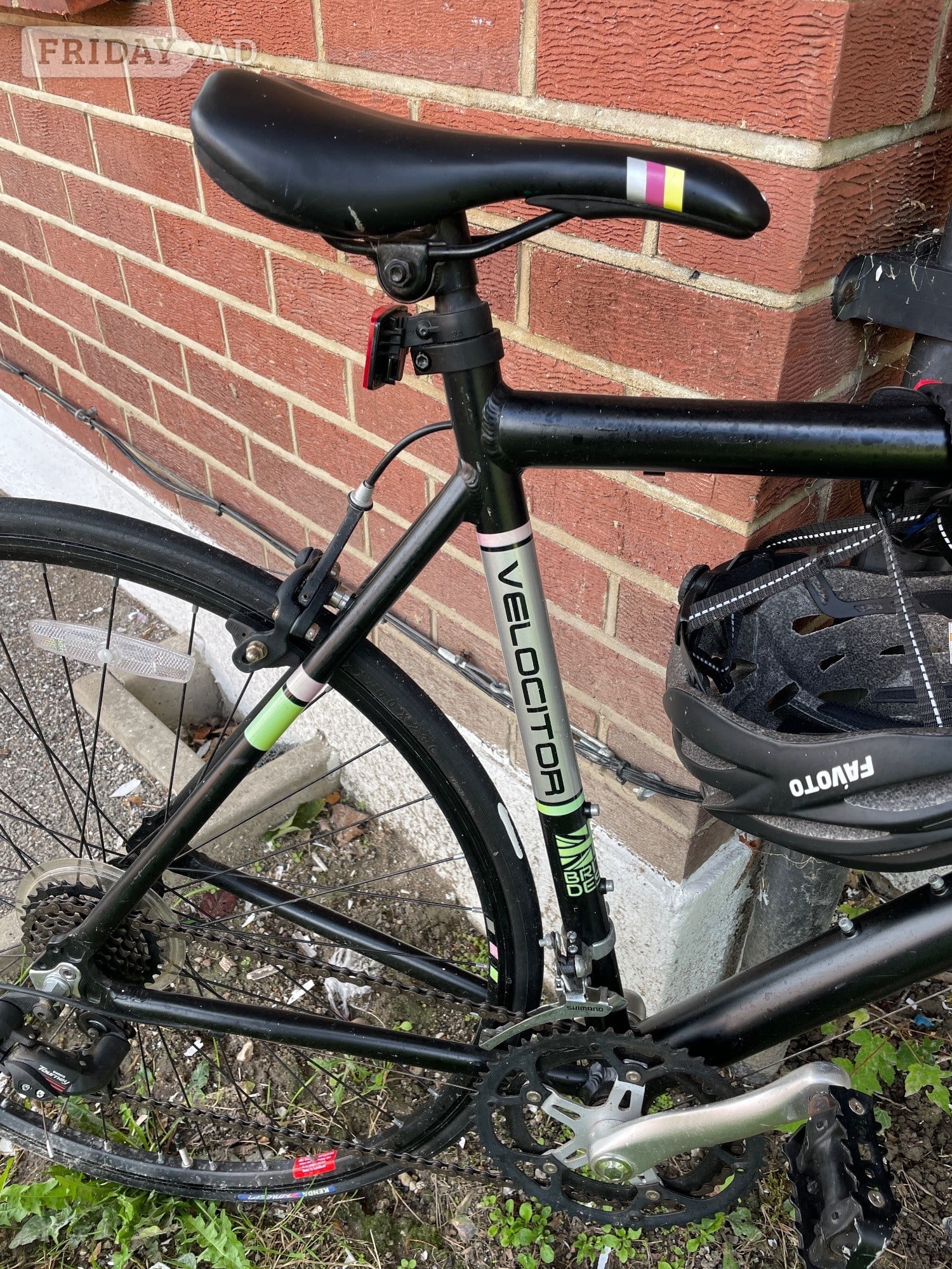 Adults Velocitor road bike with adjustable helmet and lock