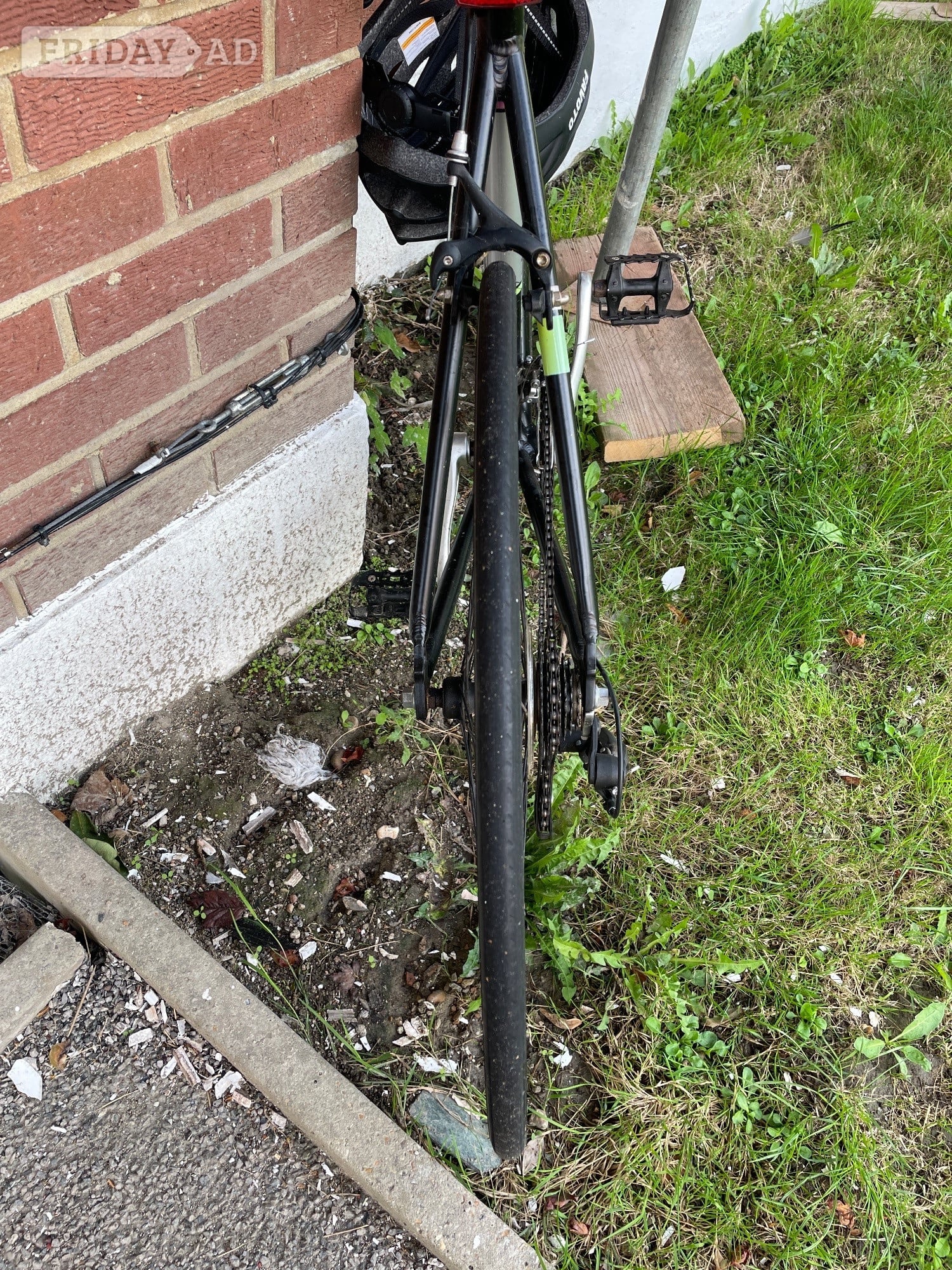 Eastbourne Adults Velocitor road bike with adjustable helmet and lock