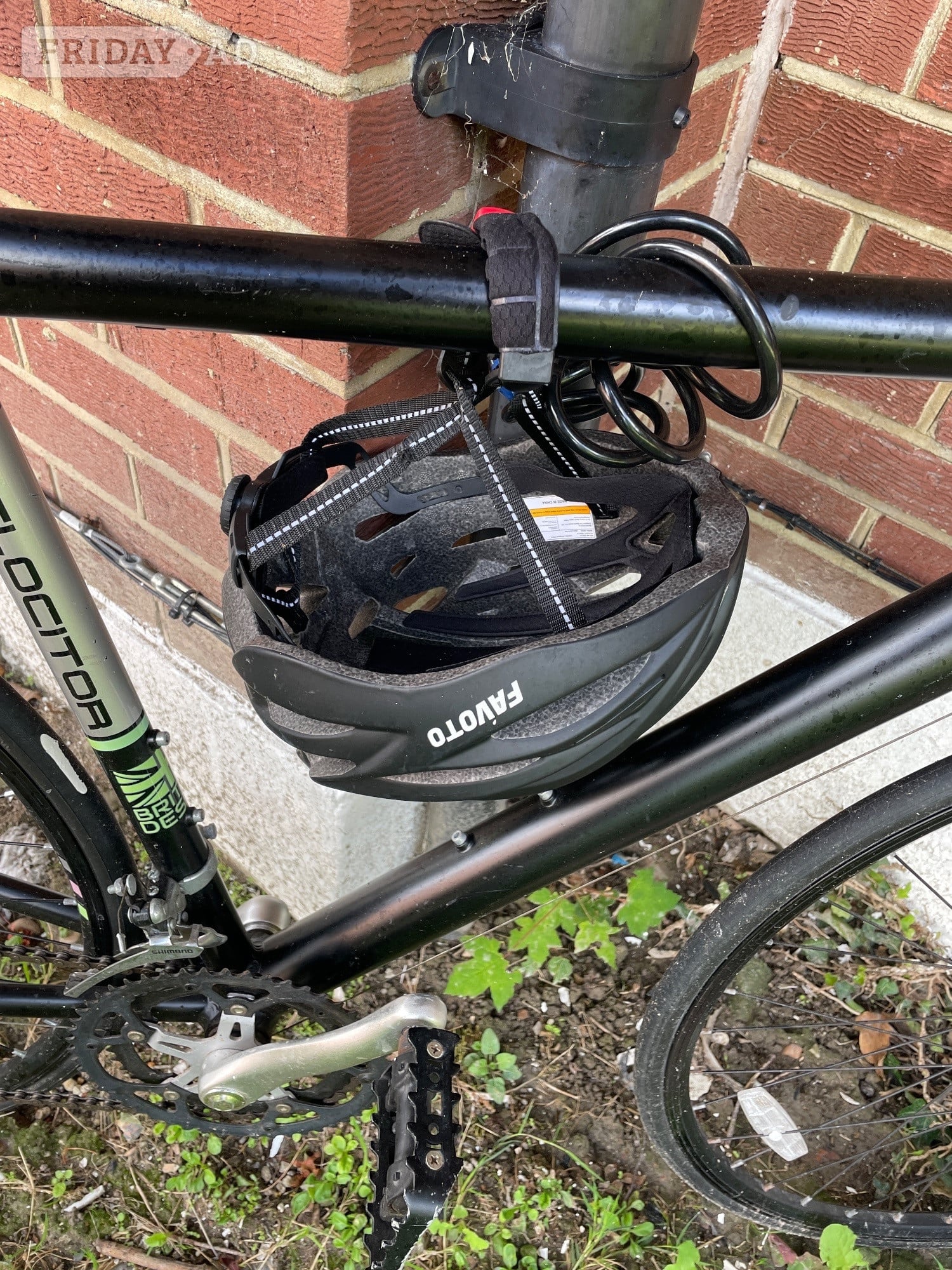 Adults Velocitor road bike with adjustable helmet and lock - Bicycles in Eastbourne