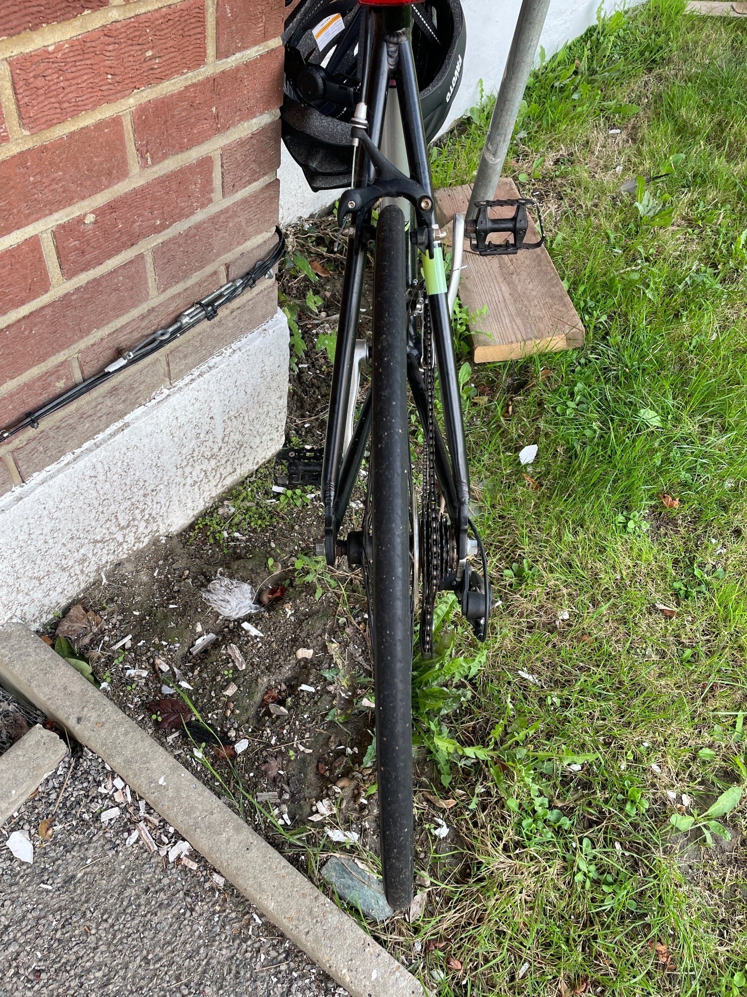 Eastbourne Adults Velocitor road bike with adjustable helmet and lock