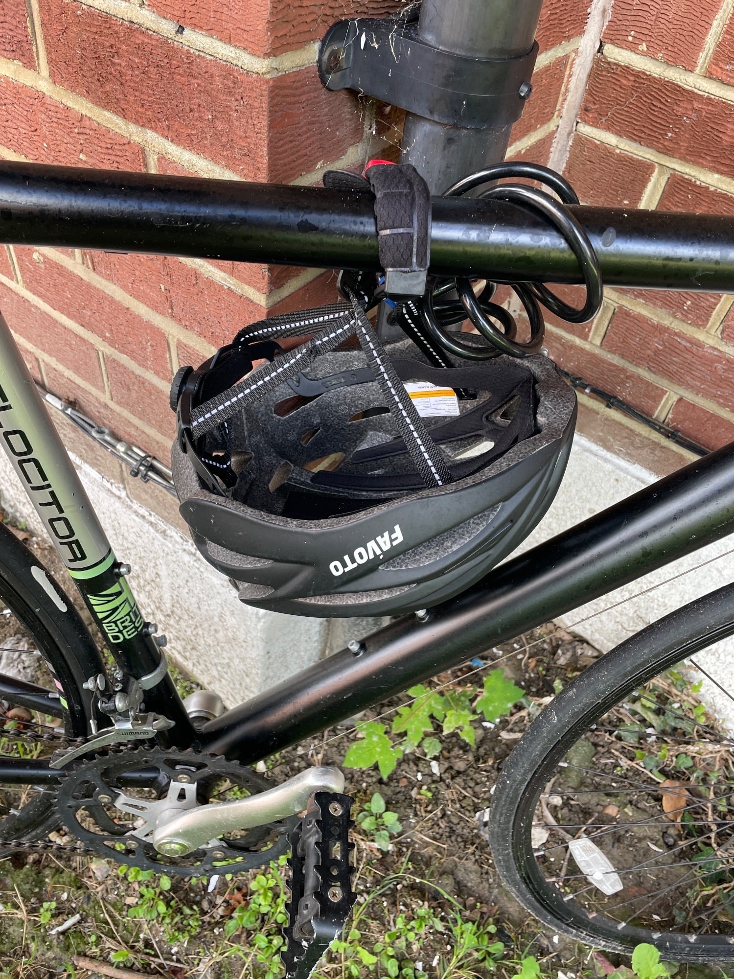 Adults Velocitor road bike with adjustable helmet and lock - Bicycles in Eastbourne