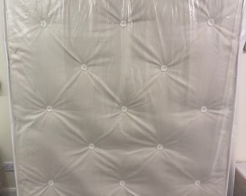 WINCHESTER 4 FOOT DIVAN BASE WITH 7 INCH LIGHLY QUILTED MATTRESS