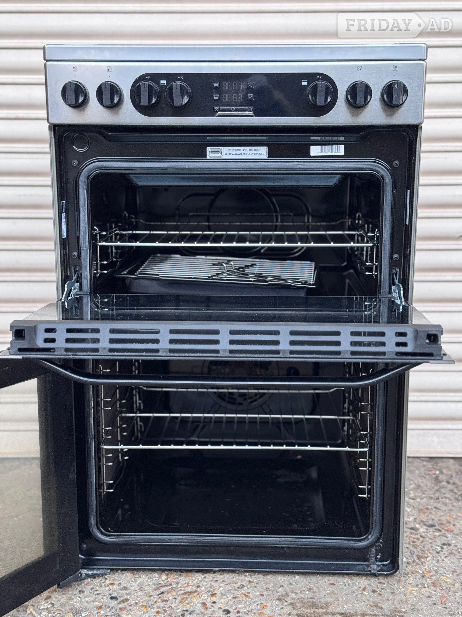 Hotpoint electric cooker 60cm ceramic stainless steel 3 months wa - Home Appliances in Romford