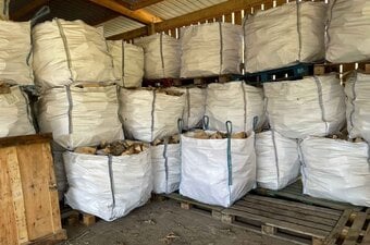 Topsoil , Compost & Logs 