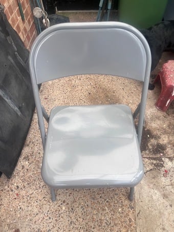 3 folding chairs 