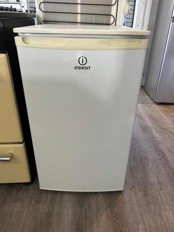 INDESIT UNDERCOUNTER FRIDGE