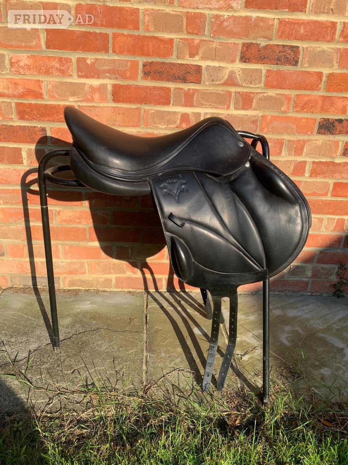 18" Voltaire Lexington Jump Saddle with Stuttgart Seat in Black