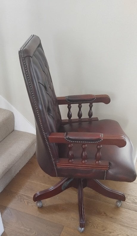 Mountbatton chesterfield office chair. Oxblood red