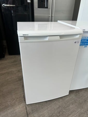 BEKO UNDERCOUNTER LARDER FRIDGE