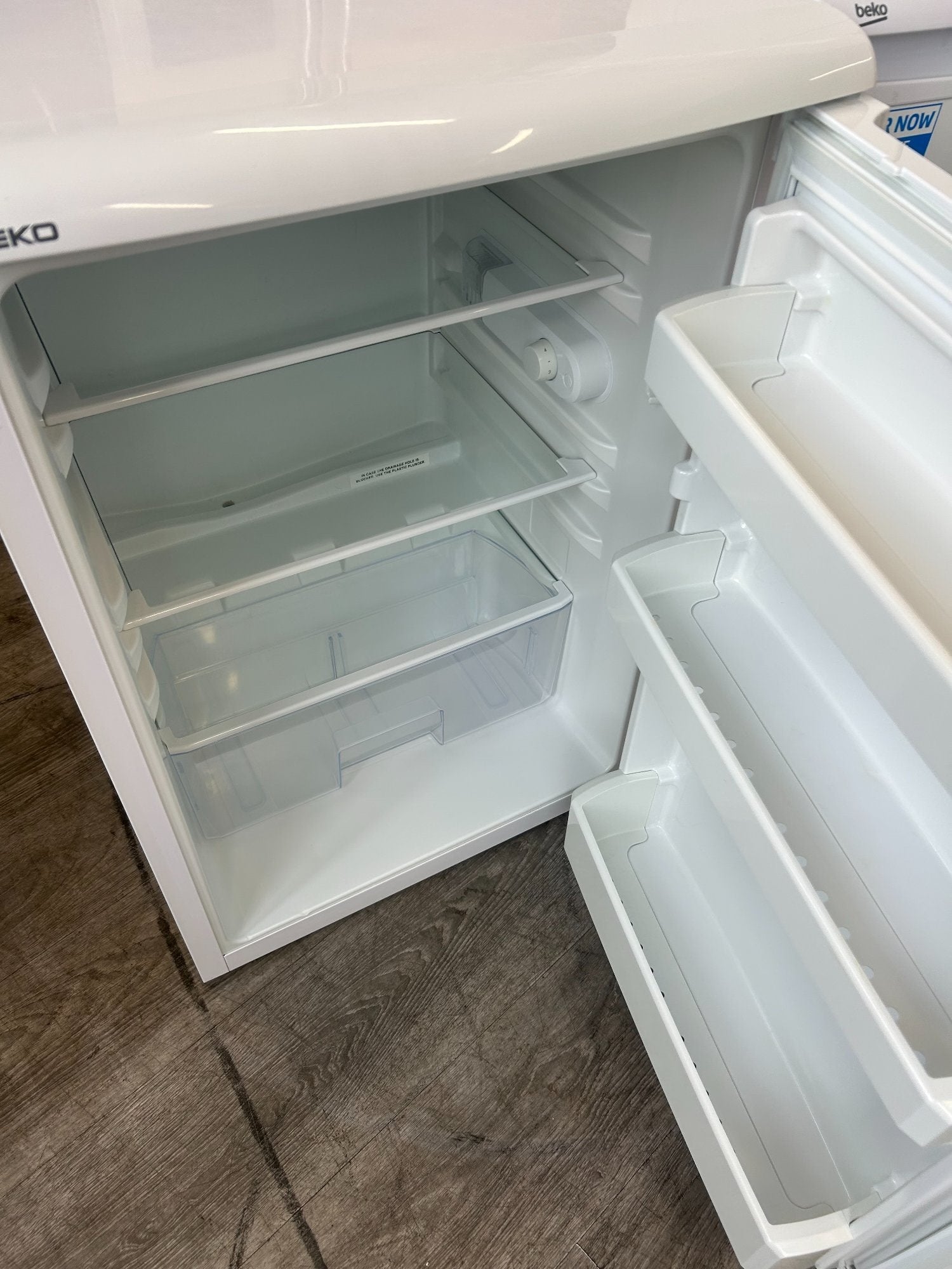 BEKO UNDERCOUNTER LARDER FRIDGE