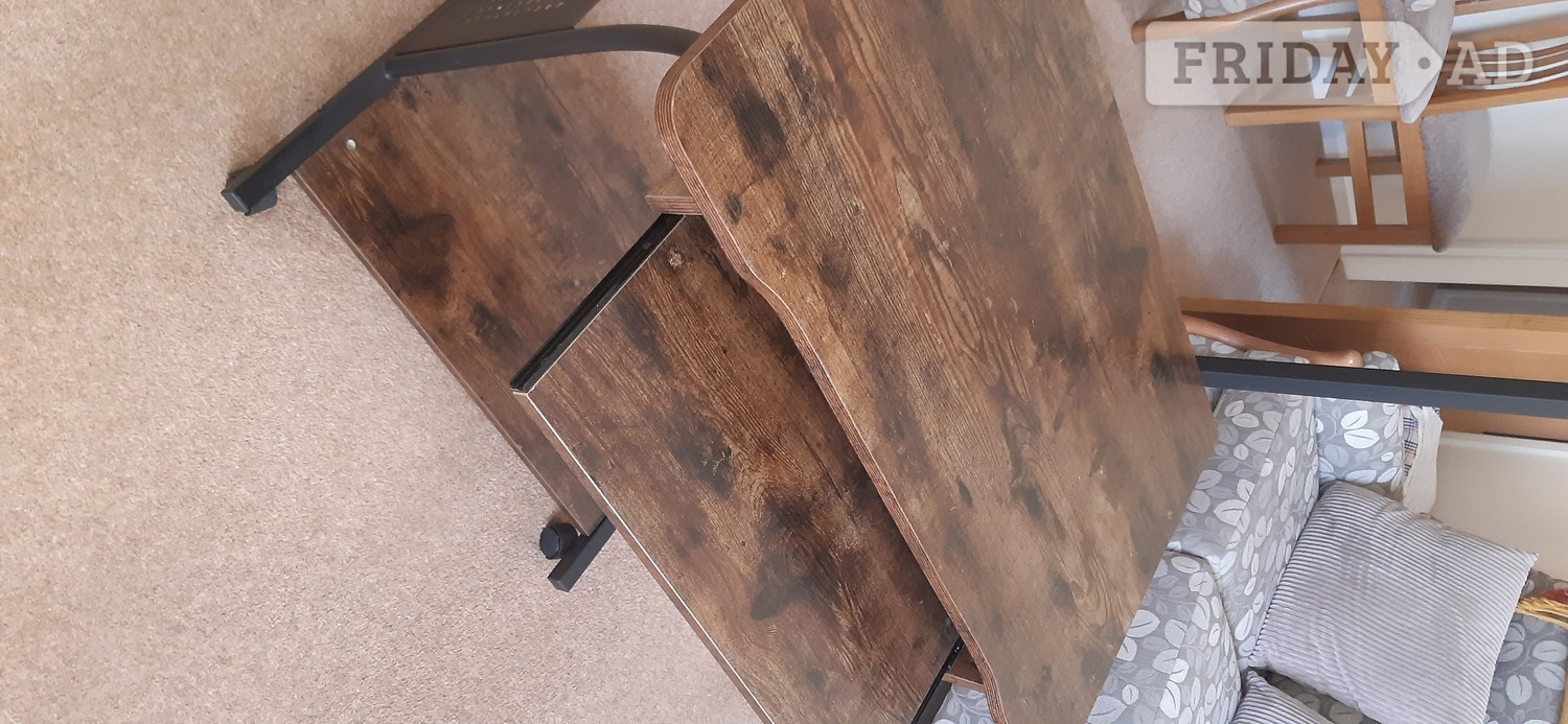 New Computer table - Computers & Electronics