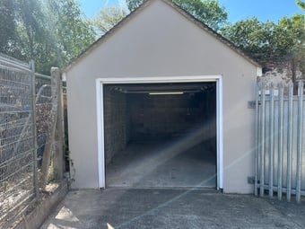 Garage, yard and workshop close to Bexhill town centre
