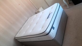 NEARLY NEW SILENTNIGHT PILLOWTOP DOUBLE BED MATTRESS FOR SALE