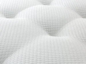 NEARLY NEW SILENTNIGHT PILLOWTOP DOUBLE BED MATTRESS FOR SALE - Furniture in Warwick
