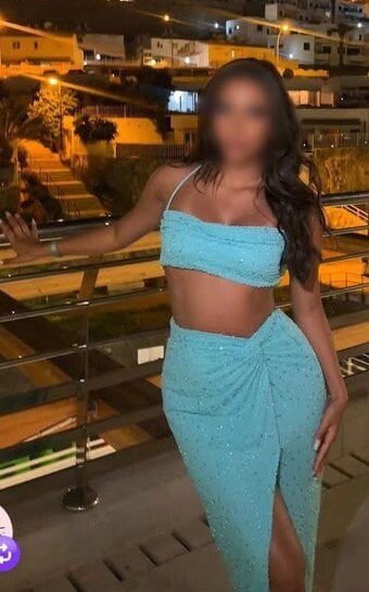 Book our English girl Ava tonight for a delightful Surrey surprise!