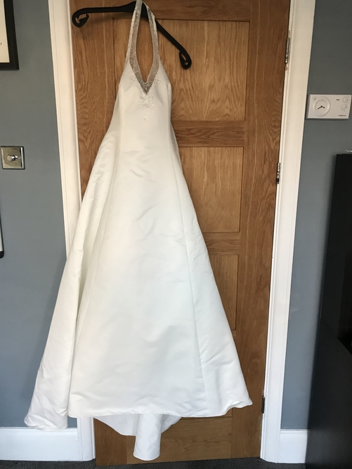 Wedding dress ivory size 10 worn once excellent condition