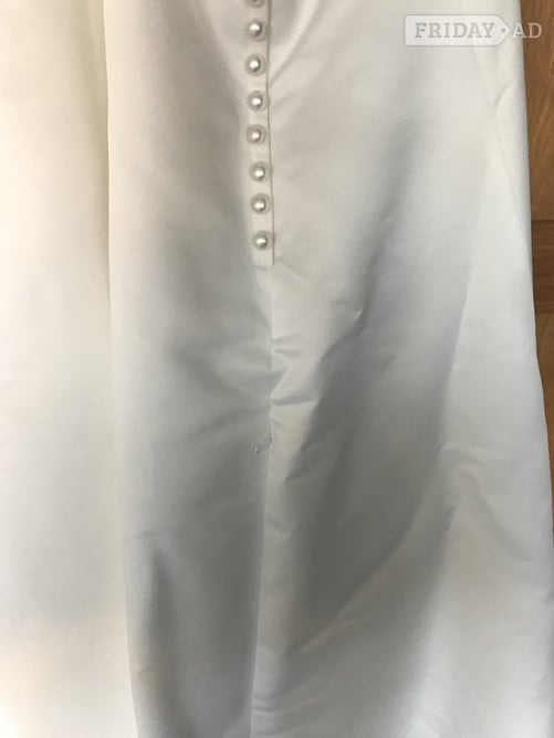 Wedding dress ivory size 10 worn once excellent condition - Clothing, Footwear & Accessories in Shoreham-By-Sea