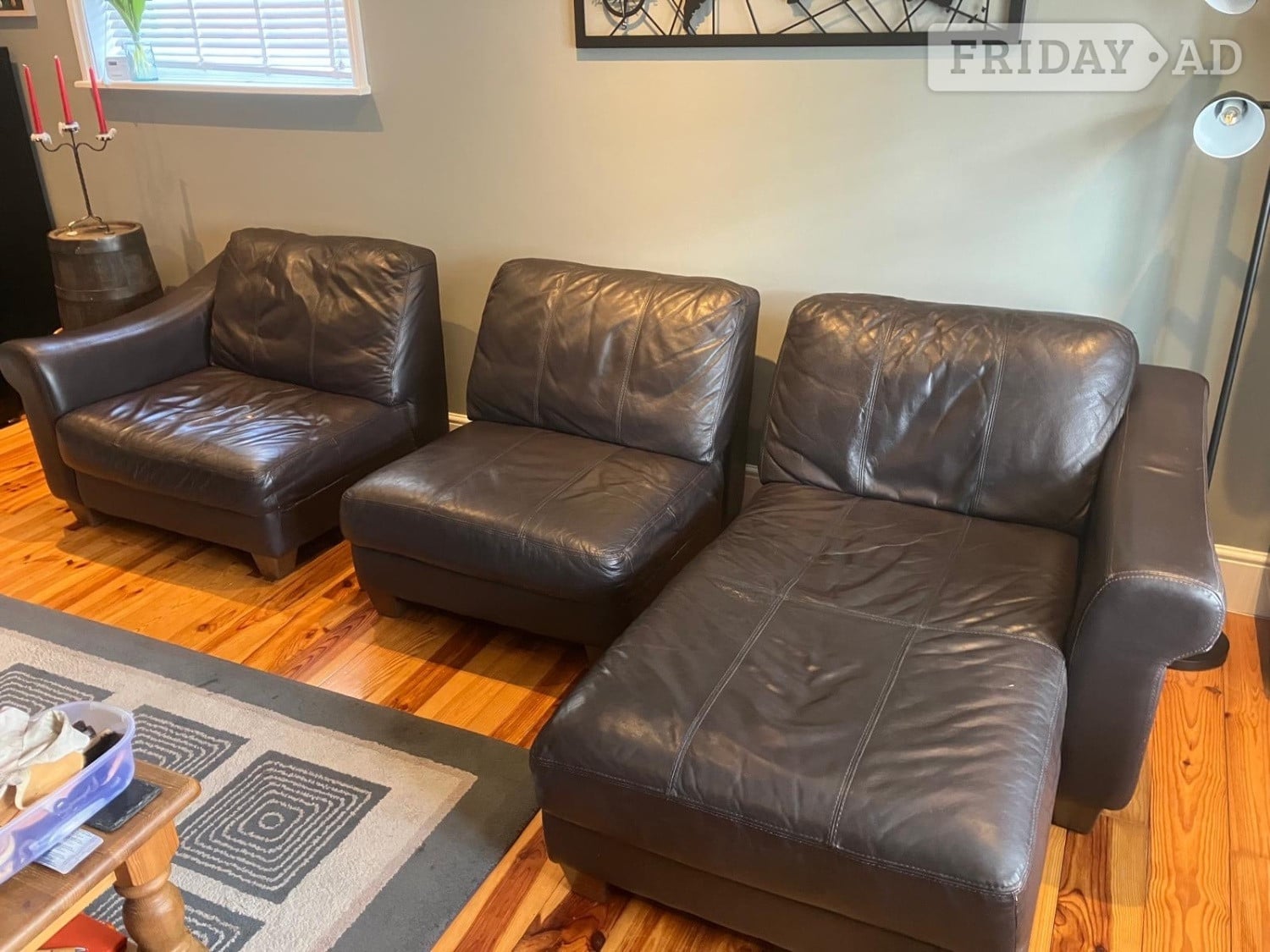 Tonbridge Very good condition, 4 seat corner leather sofa.
