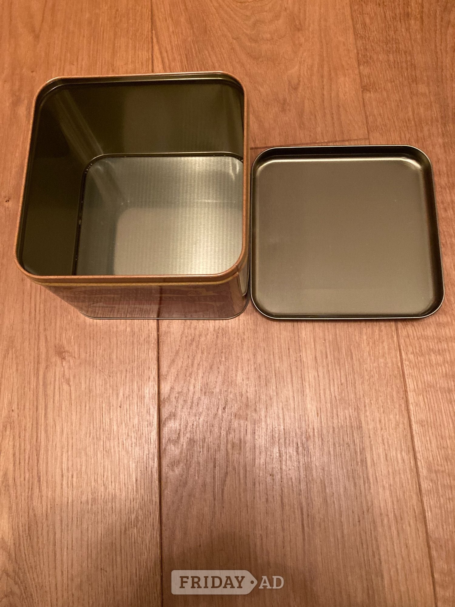 Empty Biscuit/Cookie Tin 500g: Les Galettes de La Mere Poulard. - Antiques & Collectables