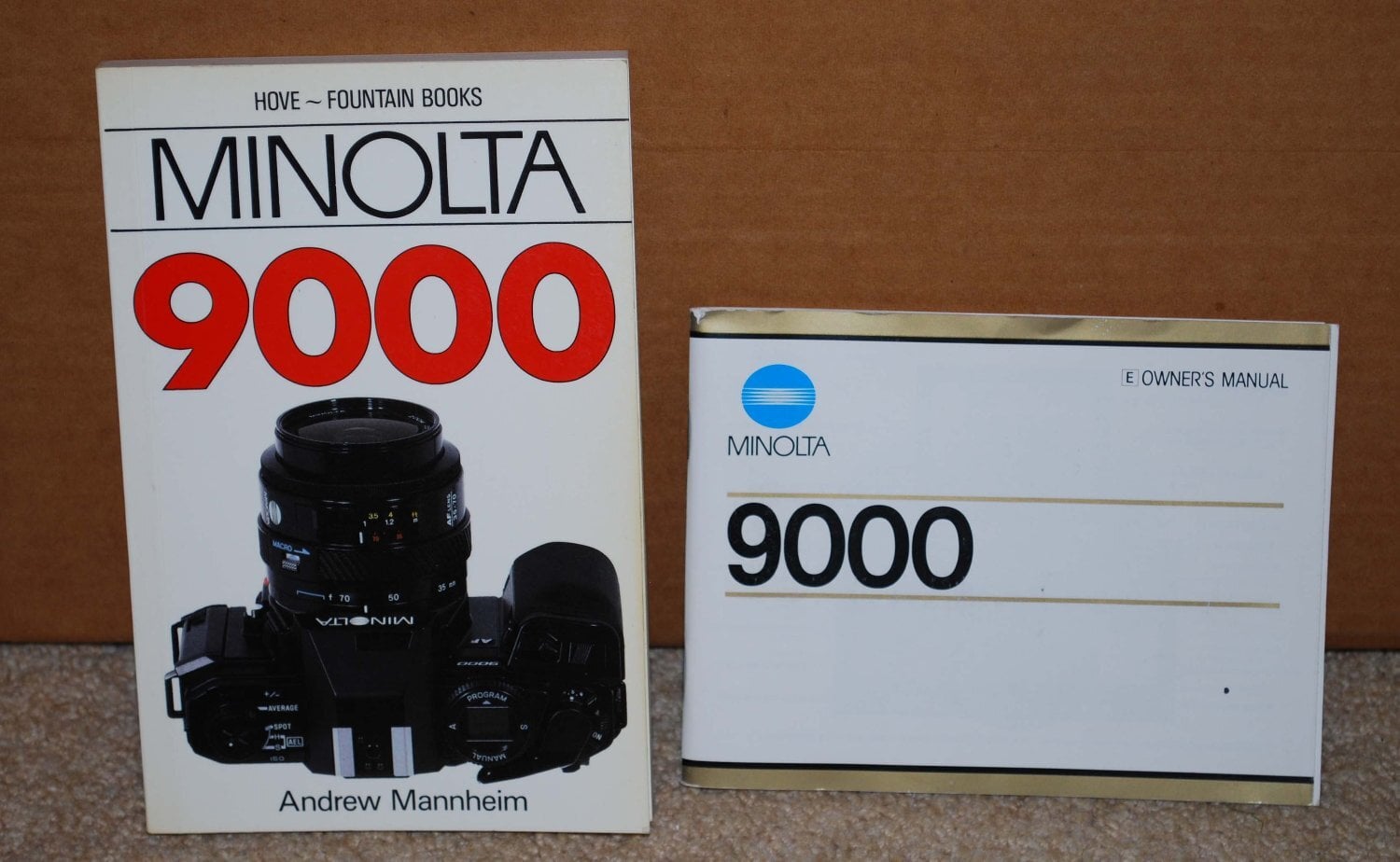 Minolta 9000 camera, set of four lenses, flashgun, user’s manual, paperback book and camera bag.