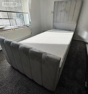 Single - Deluxe End Lift Divan Ottoman with Floor standing Hb
