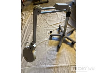 PROFESSIONAL MAGNIFYING LAMP