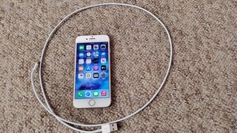 unlocked apple iphone 7 32gb mobile phone with free postage
