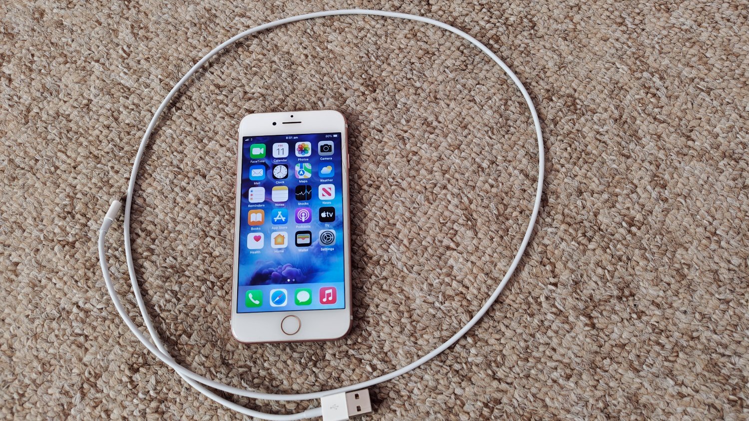 unlocked apple iphone 7 32gb mobile phone with free postage in St. Neots