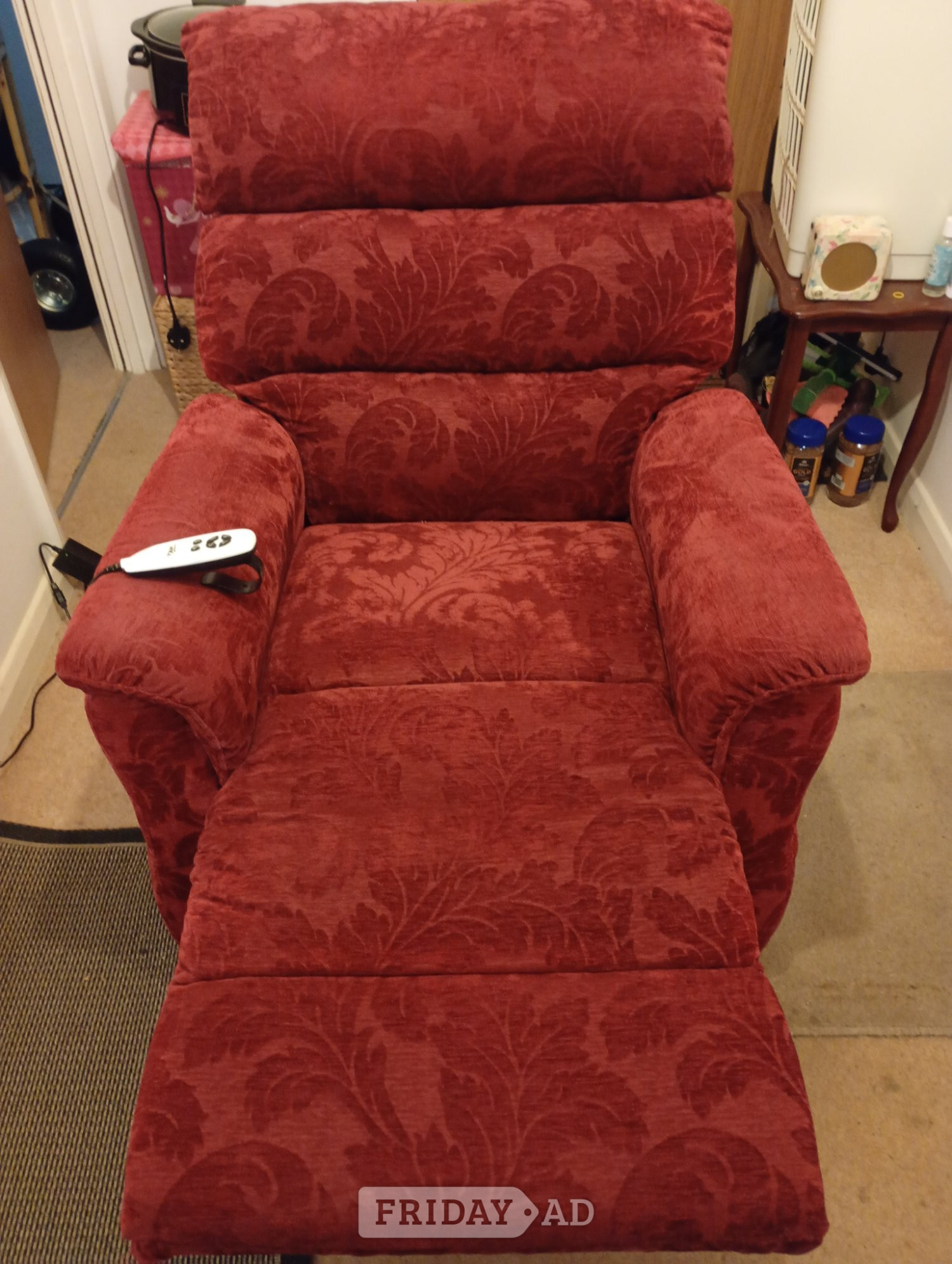 His and Hers electric rise and reclining chairs  in Battle
