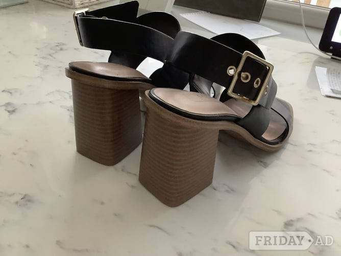 M & S sandals navy 4 1/2 in Worthing